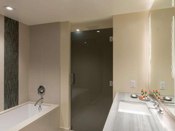 Hilton Grand Vacation Club The Grand Islander Waikiki Honolulu : photo 6 de la chambre suite 1 chambre avec 2 lits doubles - vue sur complexe