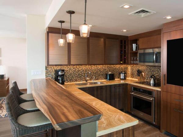 Hilton Grand Vacation Club The Grand Islander Waikiki Honolulu : photo 2 de la chambre suite penthouse 2 chambres - vue sur complexe