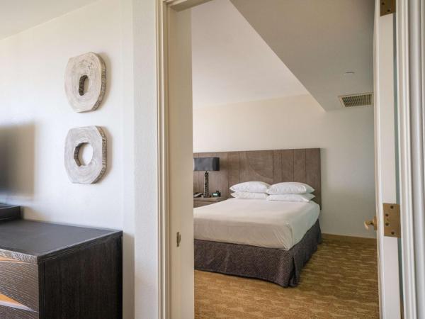 Embassy Suites by Hilton Waikiki Beach Walk : photo 6 de la chambre suite lit queen-size