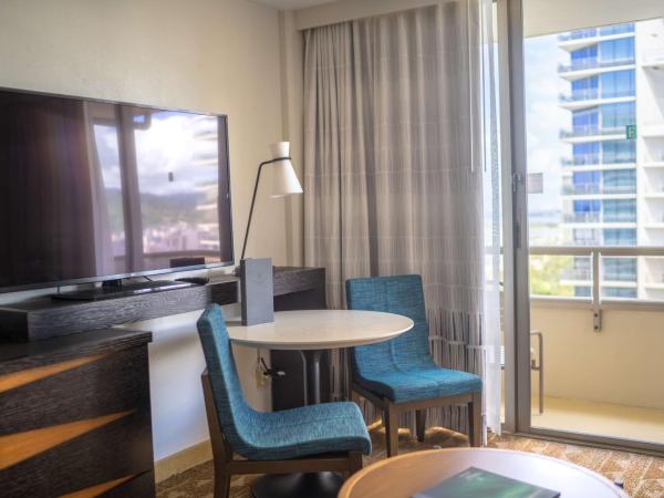 Embassy Suites by Hilton Waikiki Beach Walk : photo 5 de la chambre suite lit king-size