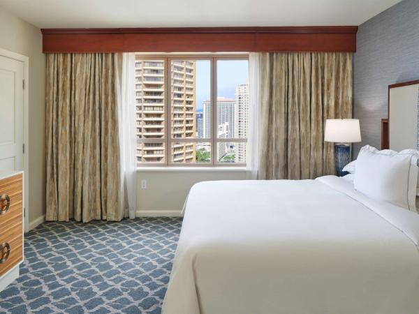 Hilton Grand Vacations Club Grand Waikikian Honolulu : photo 1 de la chambre suite king 1 chambre avec vue partielle sur l'océan