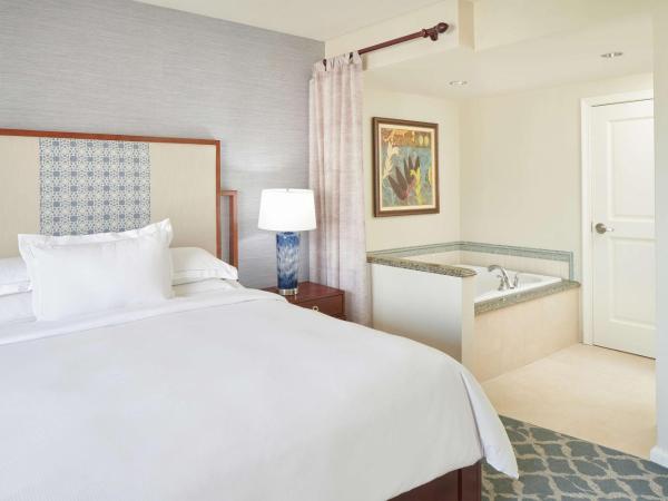 Hilton Grand Vacations Club Grand Waikikian Honolulu : photo 2 de la chambre suite king 1 chambre avec vue partielle sur l'océan