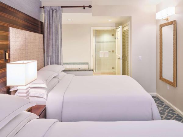 Hilton Grand Vacations Club Grand Waikikian Honolulu : photo 2 de la chambre suite double 1 chambre avec vue partielle sur océan - non-fumeurs