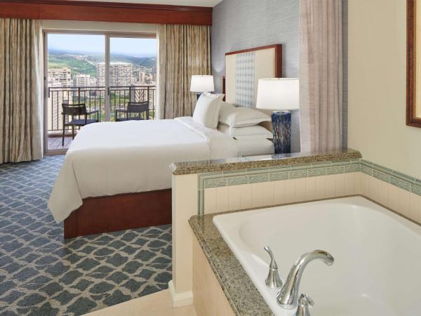 Hilton Grand Vacations Club Grand Waikikian Honolulu : photo 4 de la chambre suite 1 chambre lit king-size avec vue sur le complexe
