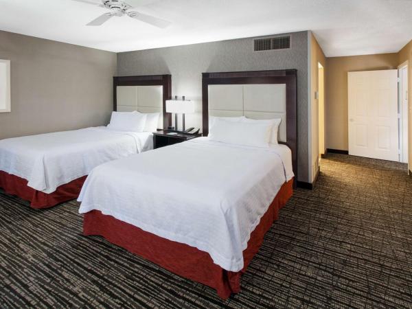 Homewood Suites by Hilton Indianapolis At The Crossing : photo 1 de la chambre suite 2 chambres avec 1 lit king-size et 2 lits doubles - non-fumeurs