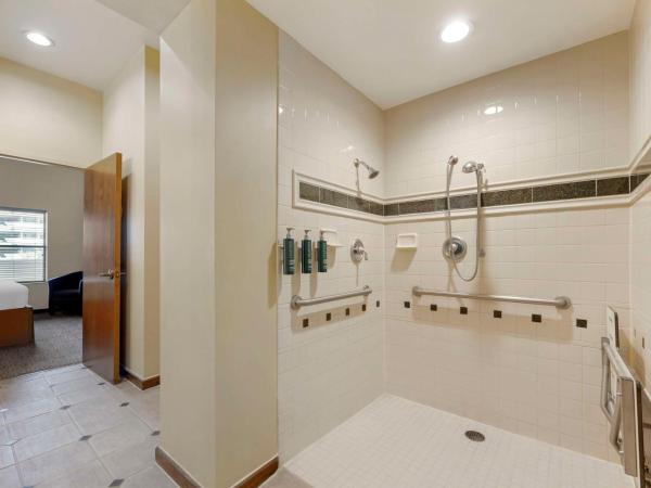 Hilton Vacation Club Cancun Resort Las Vegas : photo 6 de la chambre suite 2 chambres deluxe avec 2 lits king-size et douche accessible en fauteuil roulant