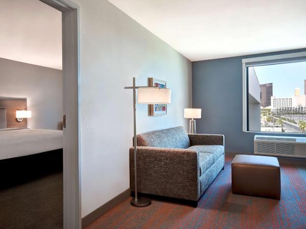 Home2 Suites by Hilton Las Vegas Convention Center - No Resort Fee : photo 2 de la chambre suite 1 chambre lit king-size - non-fumeurs
