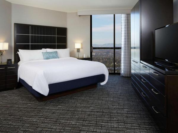 Embassy Suites Los Angeles - International Airport/North : photo 5 de la chambre suite d'angle lit king-size exécutive - non-fumeurs