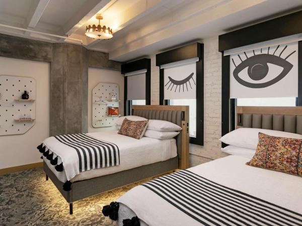 The Wayfarer Downtown LA, Tapestry Collection by Hilton : photo 1 de la chambre studio avec 2 lits queen-size