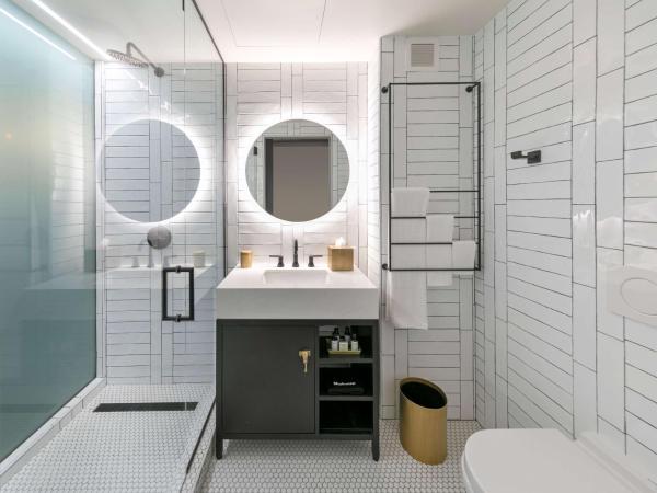 The Wayfarer Downtown LA, Tapestry Collection by Hilton : photo 4 de la chambre chambre lit king-size