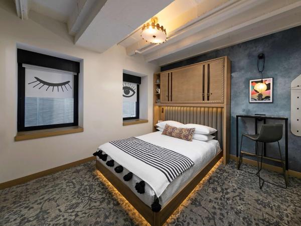 The Wayfarer Downtown LA, Tapestry Collection by Hilton : photo 1 de la chambre urban king room with skyline city view