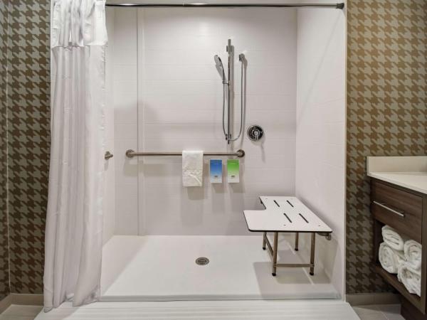 Home2 Suites By Hilton Columbus Downtown : photo 5 de la chambre queen studio with roll-in shower - mobility access/non-smoking