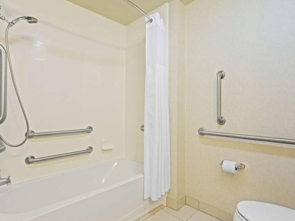 Hampton Inn & Suites Orlando/Downtown South - Medical Center : photo 6 de la chambre chambre avec 2 lits queen-size - adaptée aux personnes malentendantes - non-fumeurs
