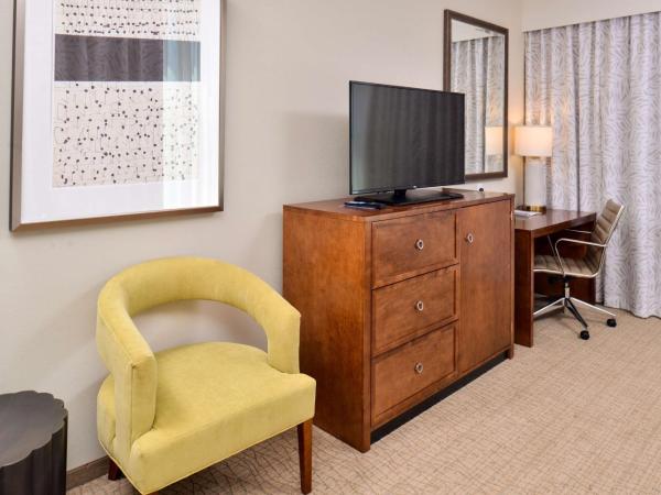 Hampton Inn & Suites Orlando/Downtown South - Medical Center : photo 2 de la chambre chambre lit queen-size avec 2 lits queen-size et douche accessible en fauteuil roulant - adaptée aux personnes à mobilité réduite/malentendantes
