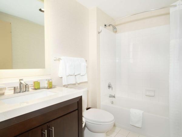 DoubleTree by Hilton Ocean Point Resort - North Miami Beach : photo 4 de la chambre chambre standard - vue partielle sur océan - non-fumeurs