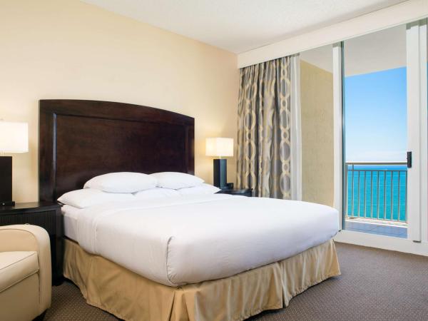 DoubleTree by Hilton Ocean Point Resort - North Miami Beach : photo 2 de la chambre suite 3 chambres - vue sur l'océan - non-fumeurs
