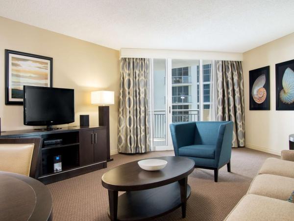 DoubleTree by Hilton Ocean Point Resort - North Miami Beach : photo 3 de la chambre suite 1 chambre - vue partielle sur océan - non-fumeurs
