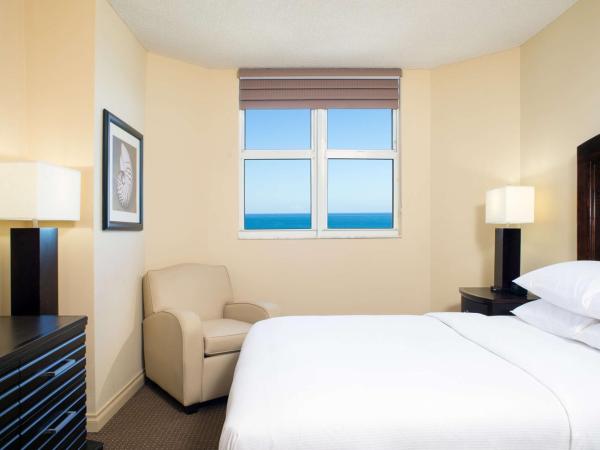 DoubleTree by Hilton Ocean Point Resort - North Miami Beach : photo 3 de la chambre suite 2 chambres - vue partielle sur océan - non-fumeurs