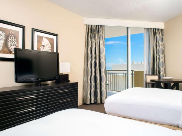 DoubleTree by Hilton Ocean Point Resort - North Miami Beach : photo 1 de la chambre chambre standard - vue partielle sur océan - non-fumeurs