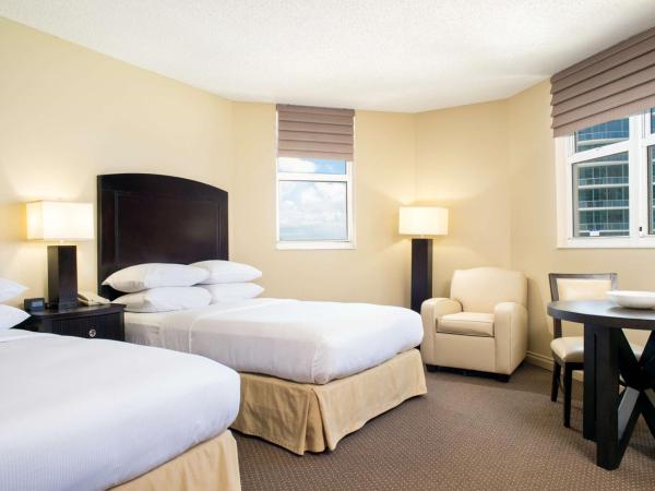 DoubleTree by Hilton Ocean Point Resort - North Miami Beach : photo 3 de la chambre chambre standard - vue partielle sur océan - non-fumeurs