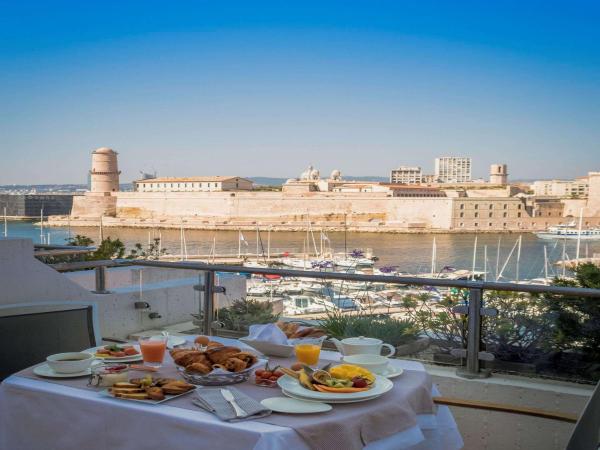 Sofitel Marseille Vieux-Port : photo 2 de la chambre chambre double de luxe avec terrasse, vue et accès spa et salle de sport