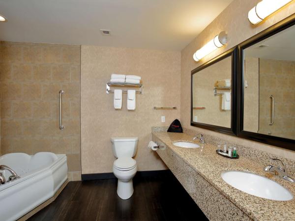 Best Western Blairmore : photo 3 de la chambre king room with two king beds and jetted tub