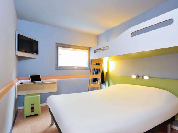 Ibis Budget Lille Gares Vieux-Lille : photo 1 de la chambre chambre triple