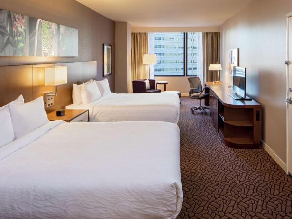 Hilton Garden Inn Downtown Dallas : photo 1 de la chambre chambre avec 2 lits queen-size - pour personnes malentendantes