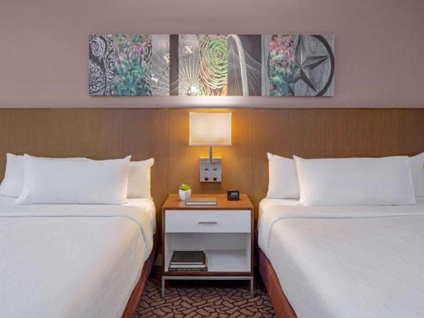 Hilton Garden Inn Downtown Dallas : photo 7 de la chambre chambre avec 2 grands lits queen-size
