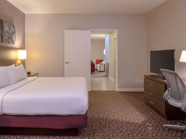Hilton Garden Inn Downtown Dallas : photo 9 de la chambre suite 1 chambre lit king-size avec canapé-lit