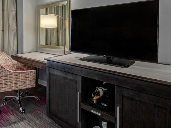 Hampton Inn Miami Beach - Mid Beach : photo 1 de la chambre chambre lit king-size - vue sur cour