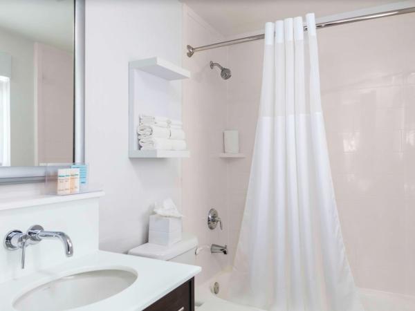 Hampton Inn Miami Beach - Mid Beach : photo 4 de la chambre king room with roll-in shower - disability accessible/non-smoking