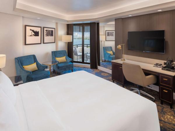 Radisson Blu Hotel, Dubai Deira Creek : photo 3 de la chambre chambre standard avec balcon - comprend une navette gratuite pour kite beach, dubai mall / burj khalifa - vue sur crique