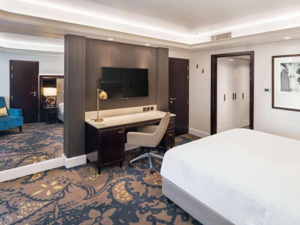 Radisson Blu Hotel, Dubai Deira Creek : photo 3 de la chambre chambre exécutive avec balcon et accès au salon - comprend une navette gratuite pour kite beach, dubai mall / burj khalifa