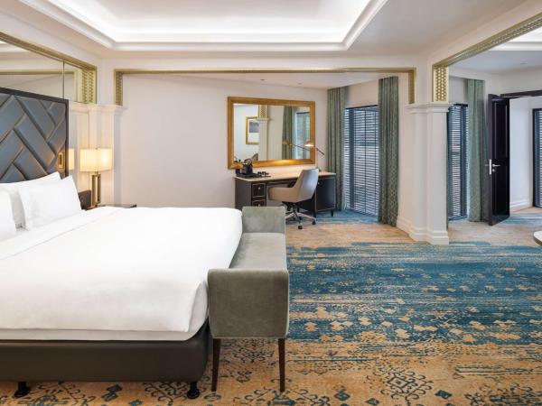 Radisson Blu Hotel, Dubai Deira Creek : photo 5 de la chambre suite présidentielle avec accès au salon - comprend une navette gratuite pour kite beach, dubai mall / burj khalifa