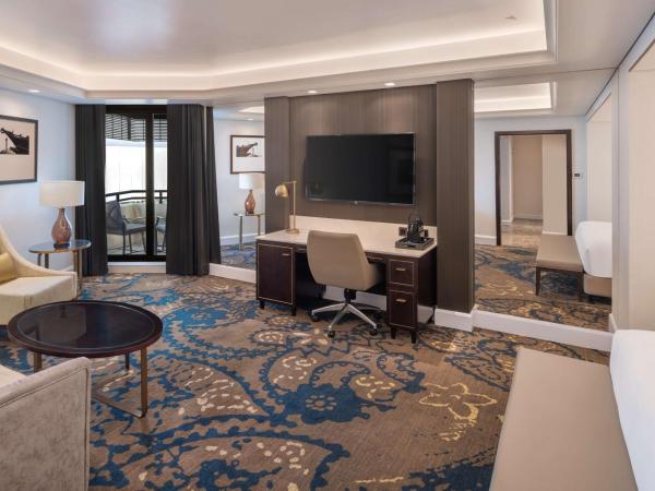 Radisson Blu Hotel, Dubai Deira Creek : photo 4 de la chambre suite junior avec accès au salon - comprend une navette gratuite pour kite beach, dubai mall / burj khalifa - vue sur crique