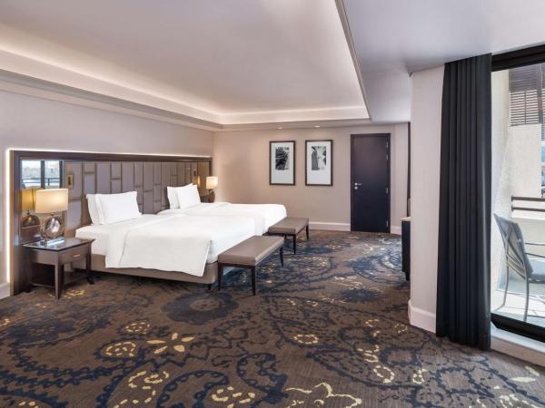 Radisson Blu Hotel, Dubai Deira Creek : photo 1 de la chambre suite junior avec accès au salon - comprend une navette gratuite pour kite beach, dubai mall / burj khalifa - vue sur crique