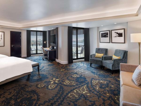 Radisson Blu Hotel, Dubai Deira Creek : photo 3 de la chambre suite junior avec accès au salon - comprend une navette gratuite pour kite beach, dubai mall / burj khalifa - vue sur crique