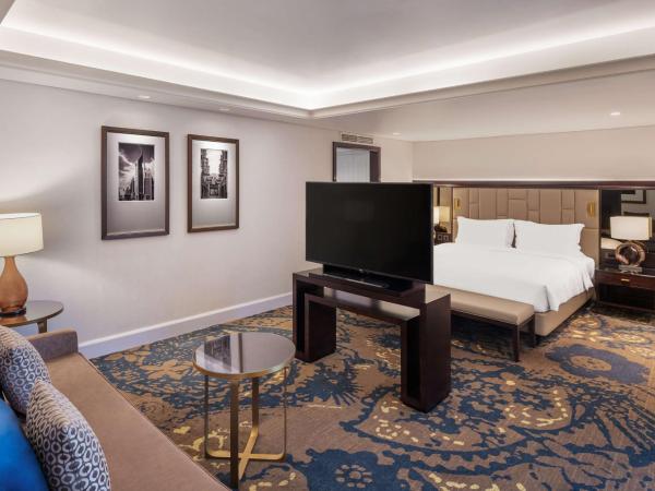Radisson Blu Hotel, Dubai Deira Creek : photo 2 de la chambre suite avec accès au salon - comprend une navette gratuite pour kite beach, dubai mall / burj khalifa - vue sur crique