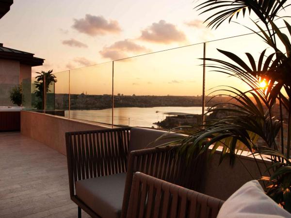 Radisson Blu Hotel Istanbul Pera : photo 1 de la chambre suite avec terrasse - vue sur corne d'or