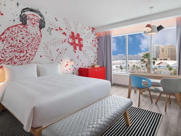 Radisson RED Dubai Silicon Oasis : photo 1 de la chambre chambre premium