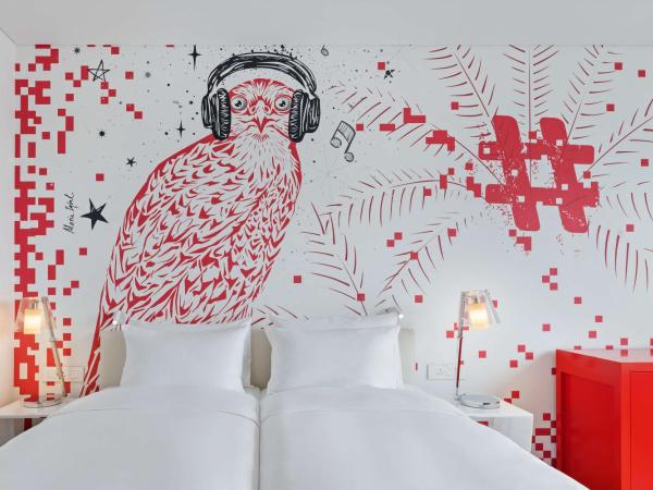 Radisson RED Dubai Silicon Oasis : photo 6 de la chambre chambre double ou lits jumeaux standard