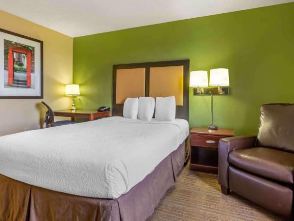 Extended Stay America Select Suites - Phoenix - Deer Valley : photo 1 de la chambre studio lit queen-size - non-fumeurs