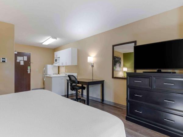 Extended Stay America Select Suites - Phoenix - Deer Valley : photo 3 de la chambre studio avec 1 lit queen-size - accessible aux personnes à mobilité réduite - non-fumeurs