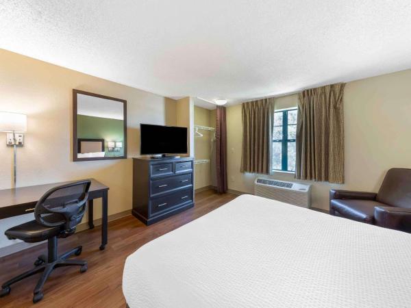 Extended Stay America Select Suites - Phoenix - Deer Valley : photo 2 de la chambre studio avec 1 lit queen-size - accessible aux personnes à mobilité réduite - non-fumeurs