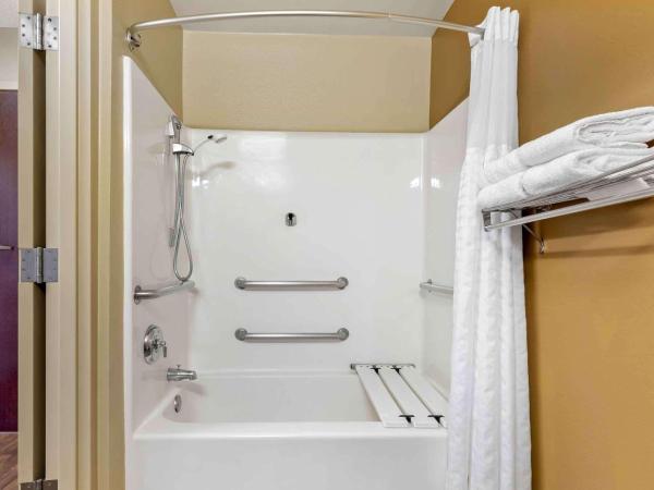 Extended Stay America Select Suites - Phoenix - Deer Valley : photo 5 de la chambre studio avec 1 lit queen-size - accessible aux personnes à mobilité réduite - non-fumeurs