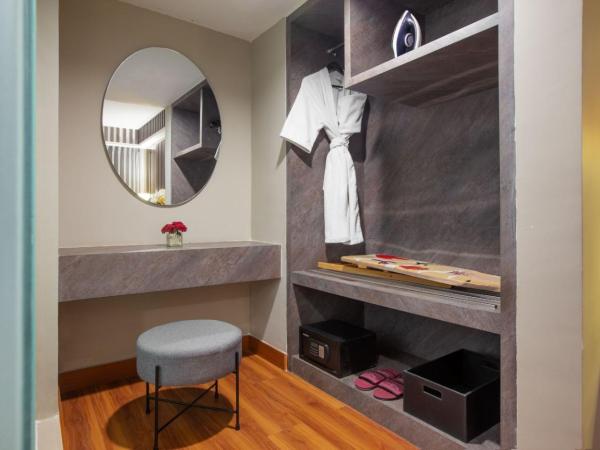 The Alana Hotel & Conference Center Malioboro Yogyakarta by ASTON : photo 4 de la chambre suite