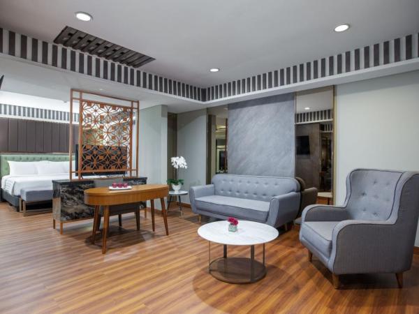 The Alana Hotel & Conference Center Malioboro Yogyakarta by ASTON : photo 1 de la chambre suite