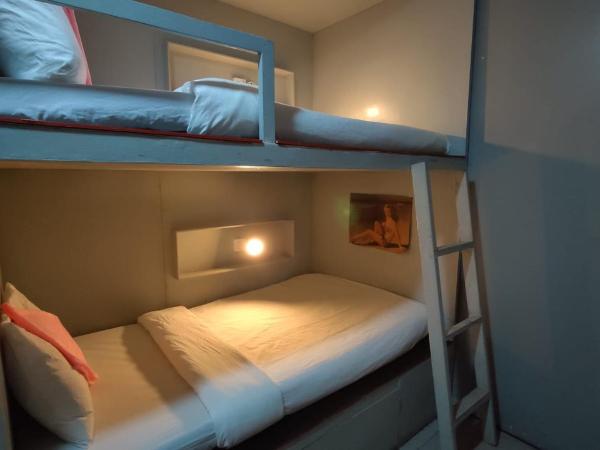 Jurockotel : photo 1 de la chambre lit dans dortoir pour femmes de 6 lits