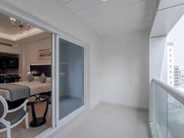 Rose Garden Hotel Apartments - Al Barsha, Near Metro Station : photo 6 de la chambre studio premium avec balcon